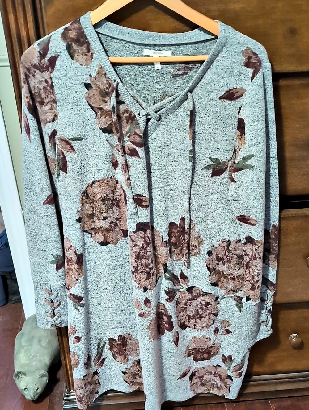 Maurices Floral Knee-length Sweater Dress in Grey & Brown
